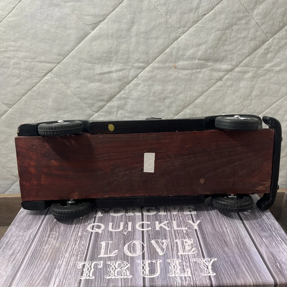 VINTAGE COLLECTIBLE HANDCRAFTED‎ BY HERITAGE MINT LTD. WOODEN CAR